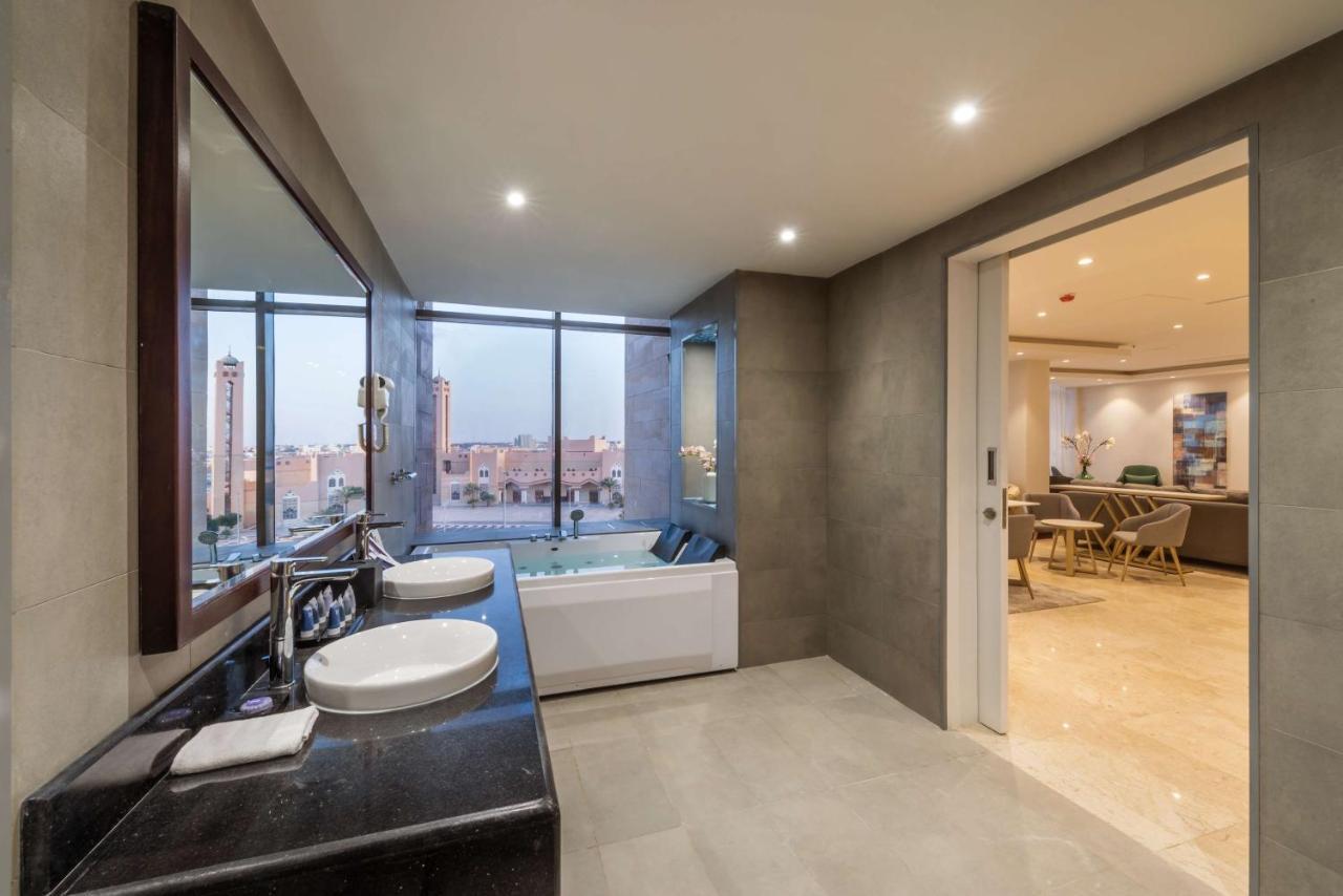 Best Western Plus Al Qurayyat City Center Kültér fotó